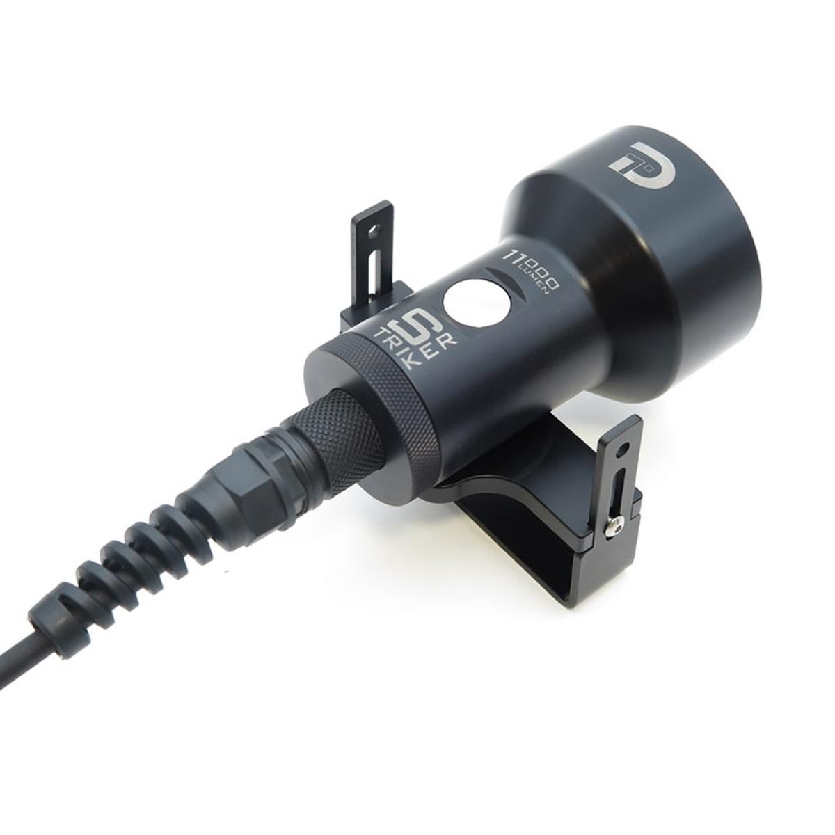 Illuminatore con canister striker